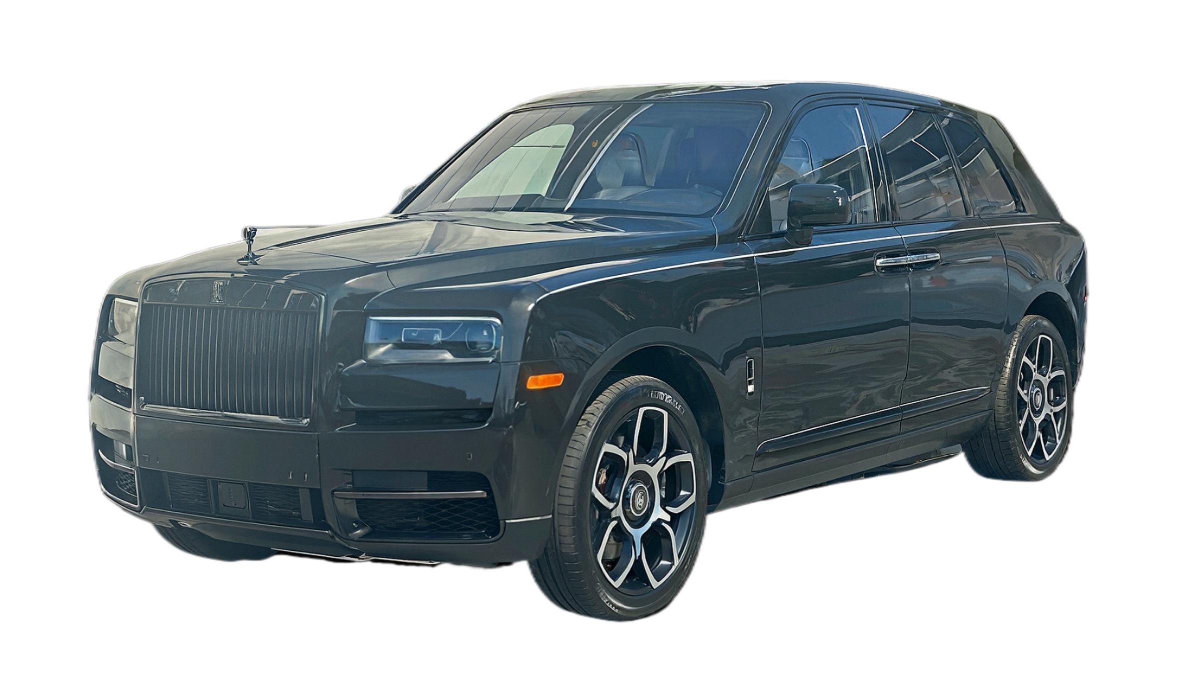 Rolls Royce Cullinan for hire with private chauffeur in NYC arriving at a luxury Manhattan destination