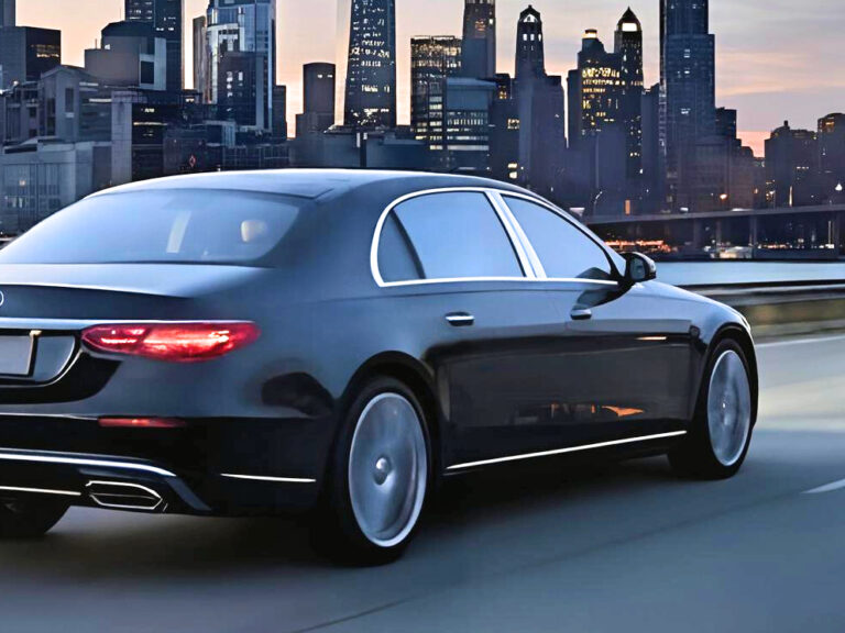 NYC private chauffeur tours with luxury limousine and professional driver in Manhattan, including shopping tours and winery tours